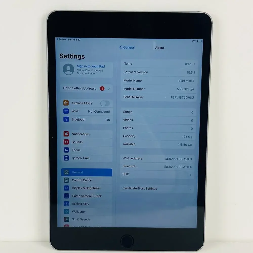 Apple iPad mini 4 (4th Gen) 128GB WiFi 7.9 inch A1538 - Space Gray
